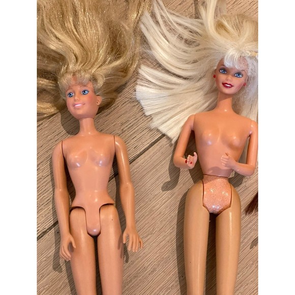 3 Vintage Barbies - Picture 4 of 6